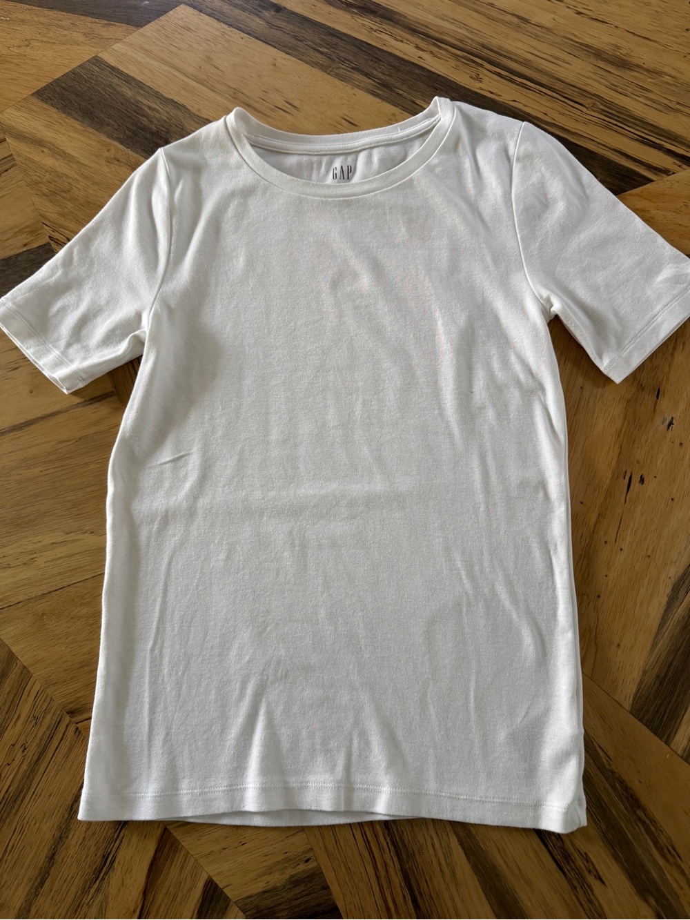 GAP White Short Sleeve Crewneck Tee